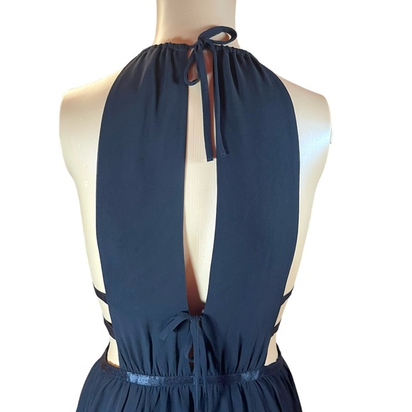 EXPRESS Strappy Halter Cutout Plunge Maxi Dress - Picture 8 of 10